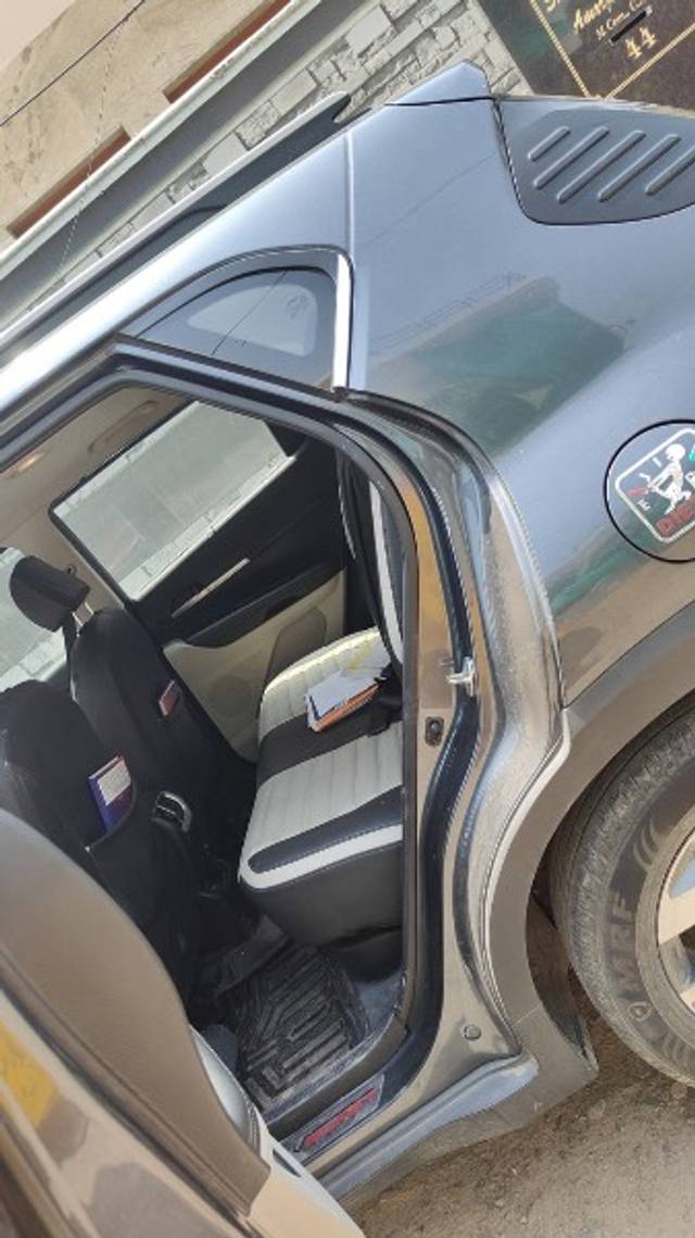 https://images10.gaadi.com/usedgaadi-sellcar/UsedCar/e52e5d35a/a1bcd462-04e6-4653-877c-69a7b95e415b.jpeg?imwidth=6402