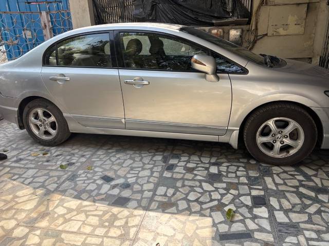 https://images10.gaadi.com/usedgaadi-sellcar/UsedCar/e52e750aa/5f5cdebb-99f4-474b-9f71-3183a7fad767.jpeg?imwidth=6400