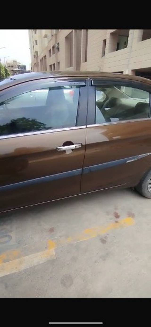https://images10.gaadi.com/usedgaadi-sellcar/UsedCar/e52eb55ba/048dd143-3cbf-4ba3-ae4f-93107f9fed0b.png?imwidth=6400