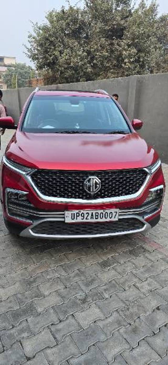 https://images10.gaadi.com/usedgaadi-sellcar/UsedCar/e52ebc6ea/12b76d98-35c6-4f7b-9153-8d65e3f96cdc.jpg?imwidth=6400