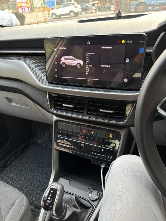 https://images10.gaadi.com/usedgaadi-sellcar/UsedCar/e52ed2aea/8db85b0b-2f18-41c2-8cc7-2210c1bb2346.jpeg?imwidth=6402
