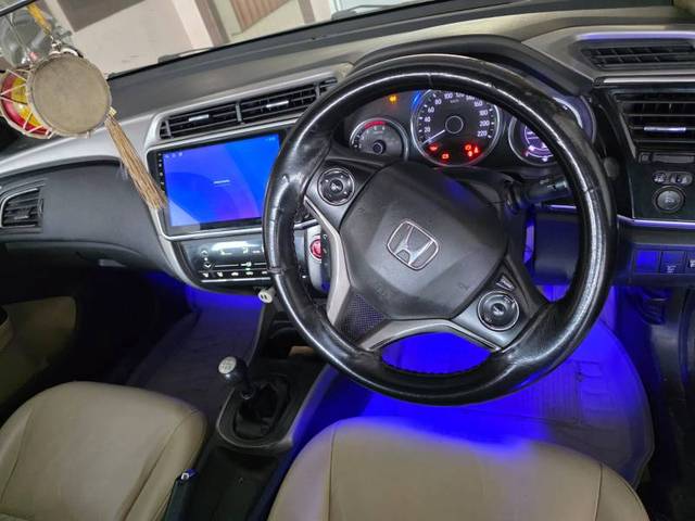 https://images10.gaadi.com/usedgaadi-sellcar/UsedCar/e52f2d12a/74a0955d-e31a-400f-ba57-1e9f73adf3ff.jpg?imwidth=6401
