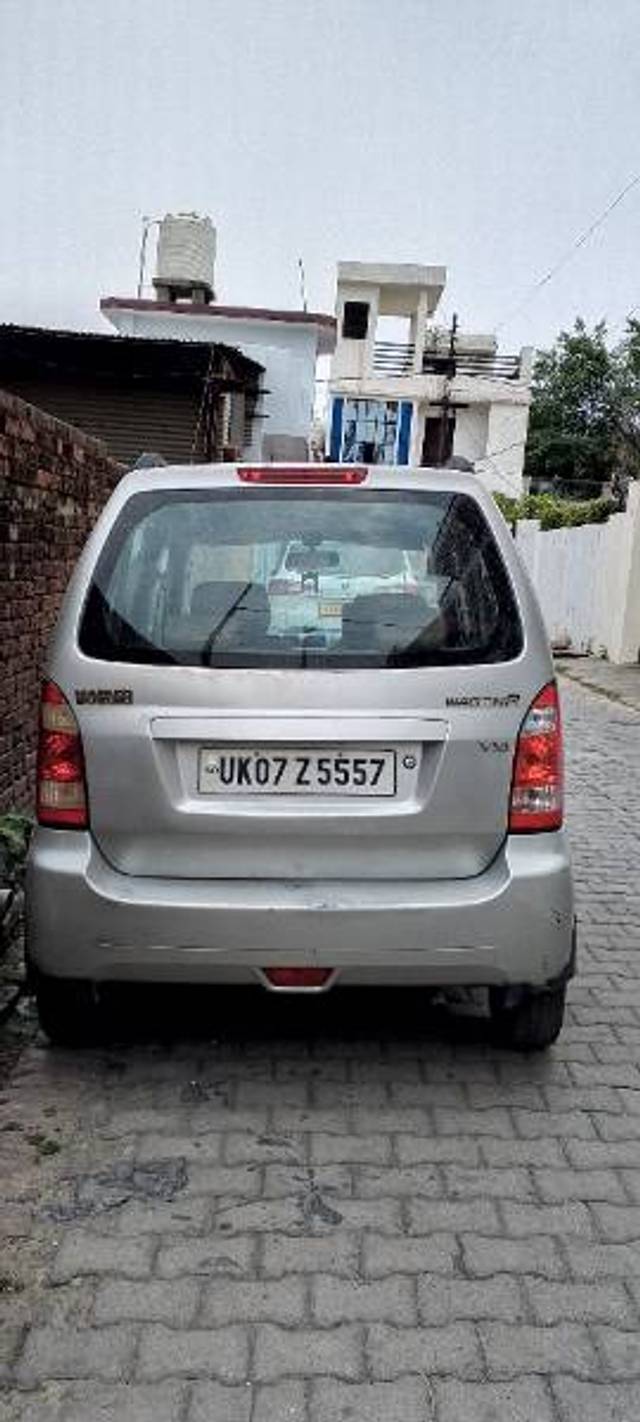 https://images10.gaadi.com/usedgaadi-sellcar/UsedCar/e52f3482a/2f36f2f5-6042-40cc-847e-59d5b263cca2.jpg?imwidth=6402