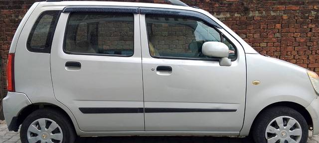 https://images10.gaadi.com/usedgaadi-sellcar/UsedCar/e52f3482a/8af0f1b5-48f0-4041-9796-ce6b34803ad9.jpg?imwidth=6401