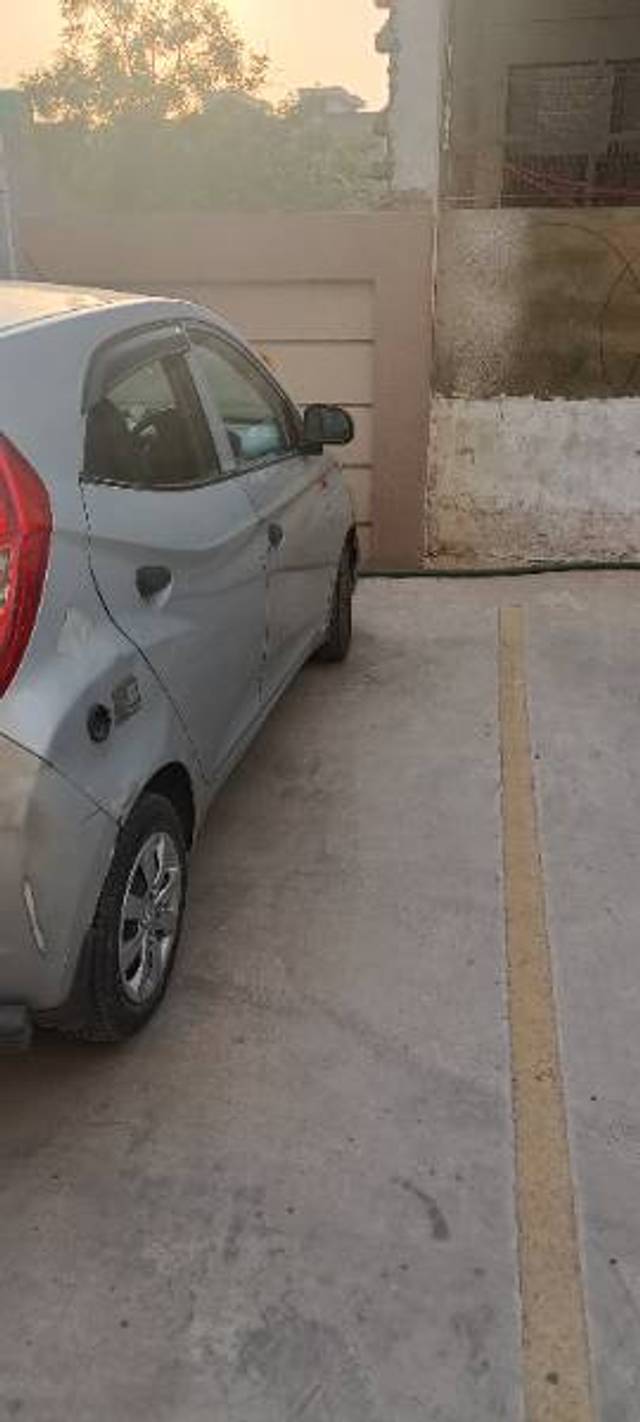 https://images10.gaadi.com/usedgaadi-sellcar/UsedCar/e52f9e4da/cd2ef3d8-9828-4641-b311-324d3c426ea1.jpg?imwidth=6402