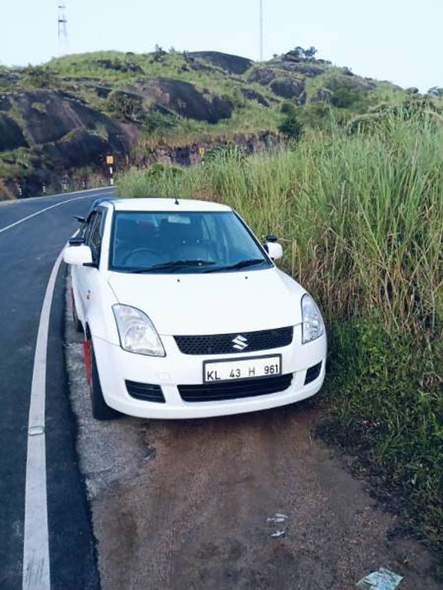 https://images10.gaadi.com/usedgaadi-sellcar/UsedCar/e52fd43fa/b9fadfda-ffbb-4e7e-ae28-56d86d3a0e97.jpg?imwidth=6400