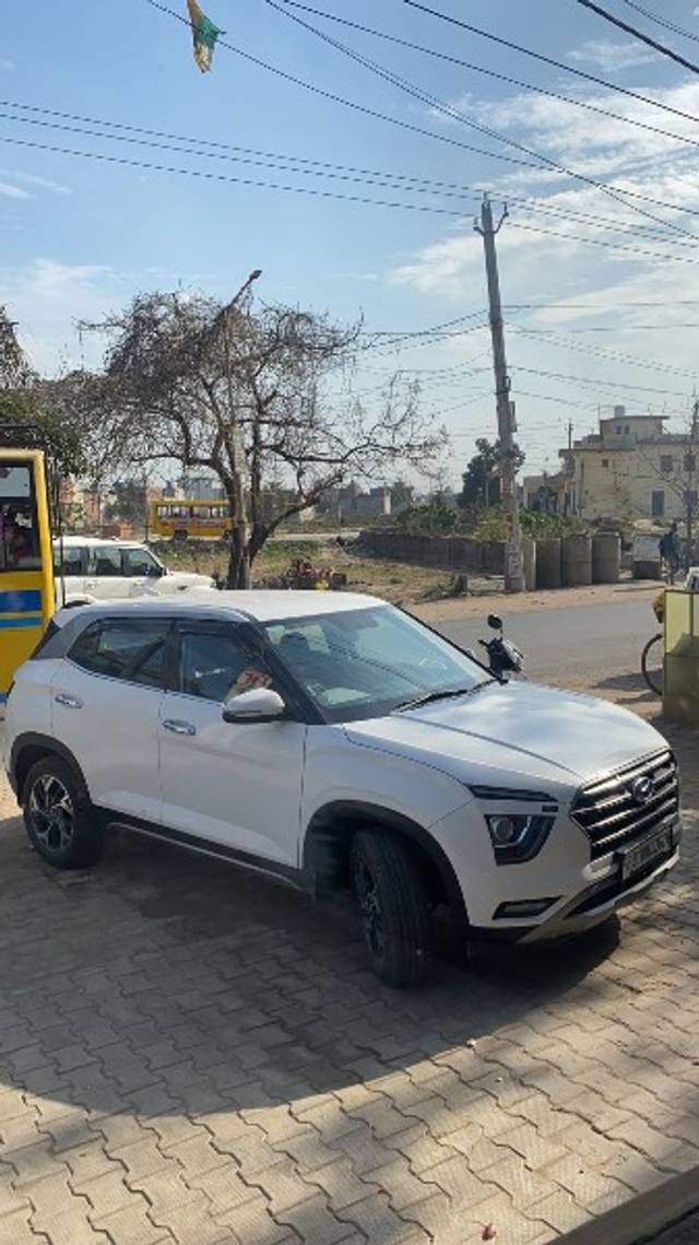 https://images10.gaadi.com/usedgaadi-sellcar/UsedCar/e5301c1fa/4dd75e87-44a2-4901-93eb-c71c693fdf5d.jpeg?imwidth=6400
