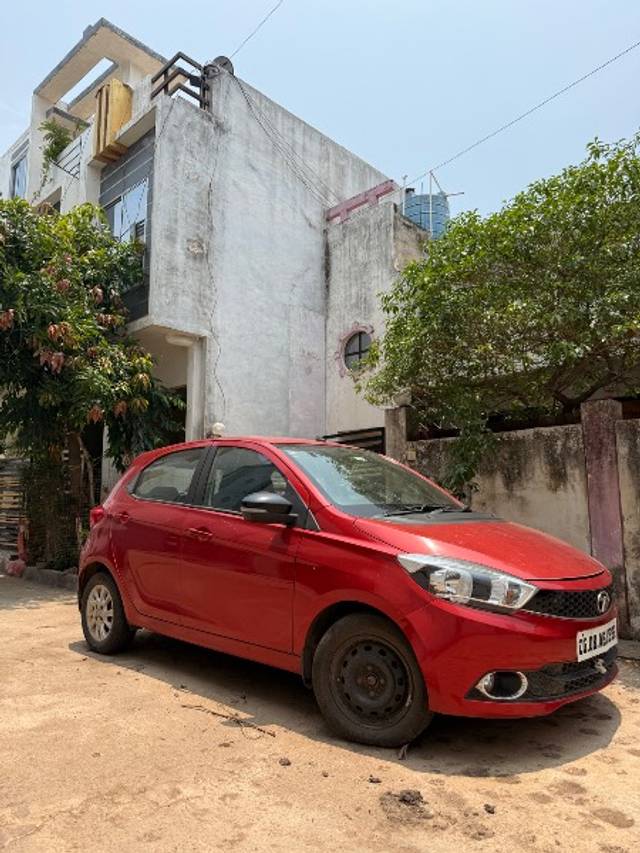 https://images10.gaadi.com/usedgaadi-sellcar/UsedCar/e53092d8a/1a056202-143e-4552-a069-cdebe68f7768.jpeg?imwidth=6400