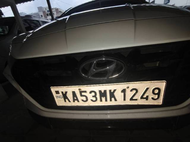https://images10.gaadi.com/usedgaadi-sellcar/UsedCar/e530aa67a/5a060739-6bba-4239-b8c1-e95c57d9d6e7.jpg?imwidth=6401