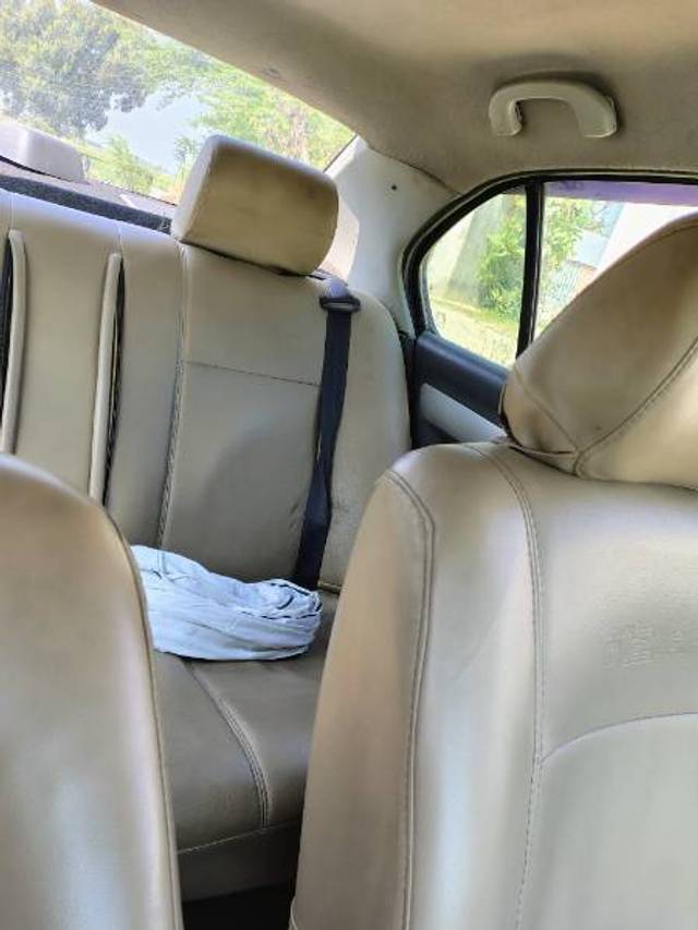 https://images10.gaadi.com/usedgaadi-sellcar/UsedCar/e530c0e1a/1b20da2d-c85b-4e94-868a-a3a7b06855c6.jpg?imwidth=6401