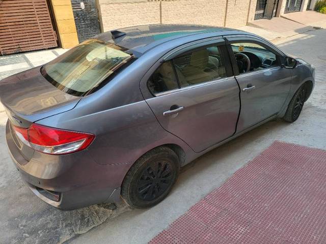 https://images10.gaadi.com/usedgaadi-sellcar/UsedCar/e530e464a/0556be60-892d-49ce-ab6c-0b07aa2830b5.jpg?imwidth=6402