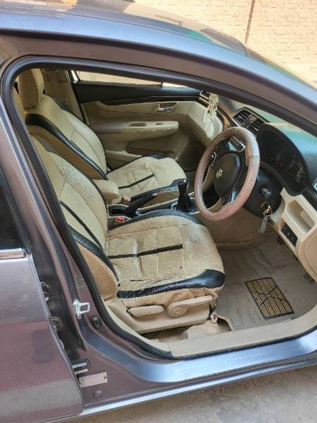 https://images10.gaadi.com/usedgaadi-sellcar/UsedCar/e530e464a/53f516aa-72ed-4606-abef-c8801fae9dd8.jpg?imwidth=6401