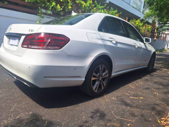 https://images10.gaadi.com/usedgaadi-sellcar/UsedCar/e530e860a/61d3ad38-ff47-4a82-a01f-f91f099d7de6.jpg?imwidth=6401