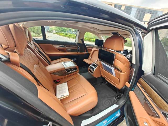 https://images10.gaadi.com/usedgaadi-sellcar/UsedCar/e5310b5ba/5ddf56fc-1410-4a4c-a650-d40bad1b51ad.jpg?imwidth=6402