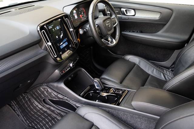 https://images10.gaadi.com/usedgaadi-sellcar/UsedCar/e531298ea/7018a7ee-537d-4ee5-8123-ff19e34a6332.jpeg?imwidth=6402