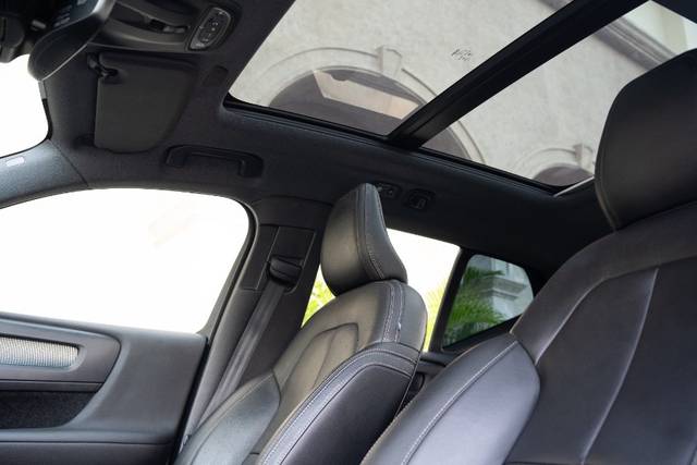 https://images10.gaadi.com/usedgaadi-sellcar/UsedCar/e531298ea/8b23e552-41ad-4387-a6ff-2131a095896b.jpeg?imwidth=6401