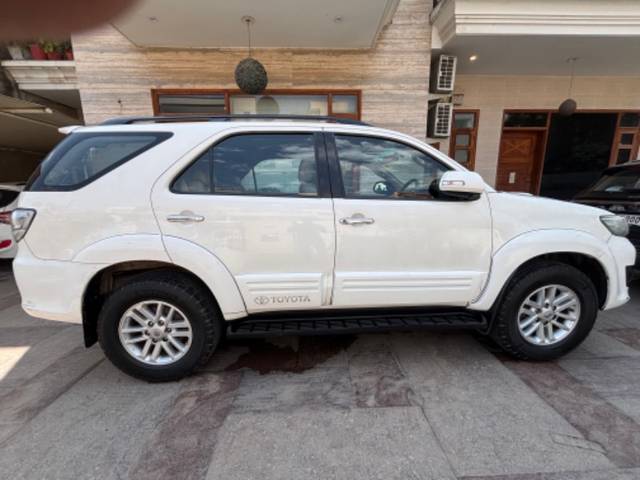 https://images10.gaadi.com/usedgaadi-sellcar/UsedCar/e5312f3ca/7694b6ed-8c77-4025-b9ad-99c88a4e054a.jpeg?imwidth=6401