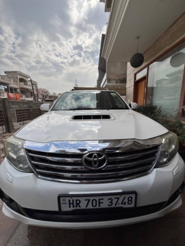 https://images10.gaadi.com/usedgaadi-sellcar/UsedCar/e5312f3ca/ba14c48f-2a65-4842-a3df-8eab11053411.jpeg?imwidth=6400