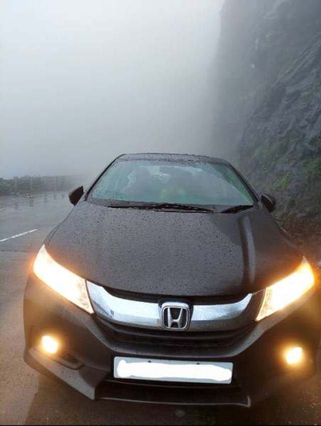 https://images10.gaadi.com/usedgaadi-sellcar/UsedCar/e531545da/22ec63c5-e751-4704-9339-dab0dbbb2c62.jpg?imwidth=6402