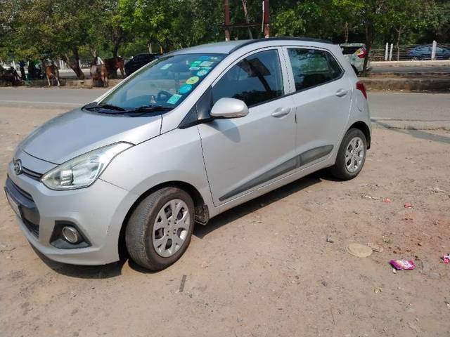 https://images10.gaadi.com/usedgaadi-sellcar/UsedCar/e5319562a/d222a15c-0475-4851-a79d-ce0510834d07.jpg?imwidth=6402