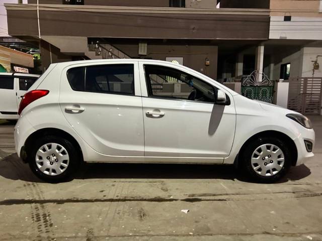 https://images10.gaadi.com/usedgaadi-sellcar/UsedCar/e531c9dba/2437423d-f0d3-496e-a80a-da33b08f9e49.jpeg?imwidth=6400