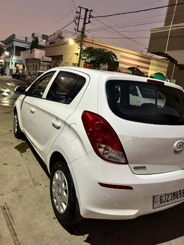 https://images10.gaadi.com/usedgaadi-sellcar/UsedCar/e531c9dba/29cefae8-0c80-4f32-8776-918f76e43aa4.jpeg?imwidth=6401