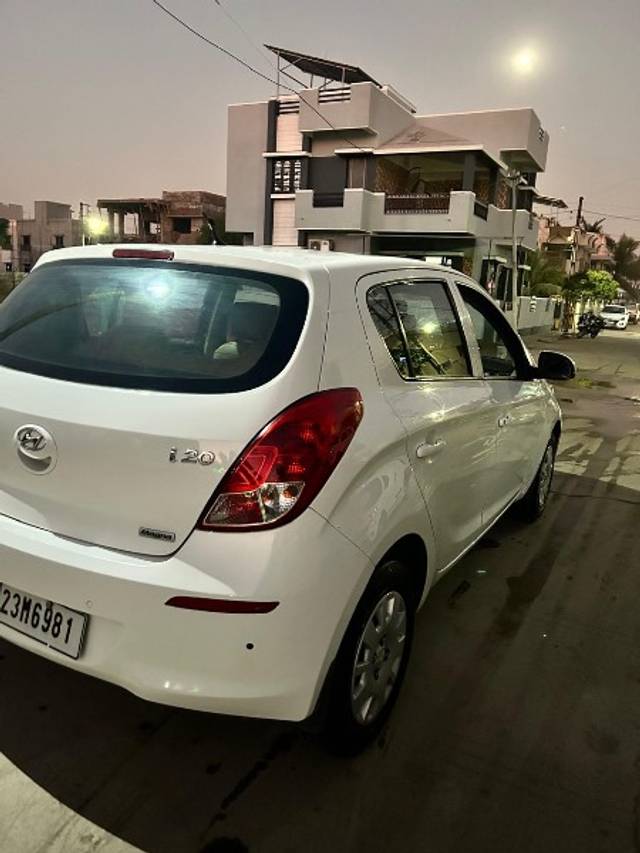 https://images10.gaadi.com/usedgaadi-sellcar/UsedCar/e531c9dba/8c11076e-7646-4421-afef-d301ba07e6f4.jpeg?imwidth=6402