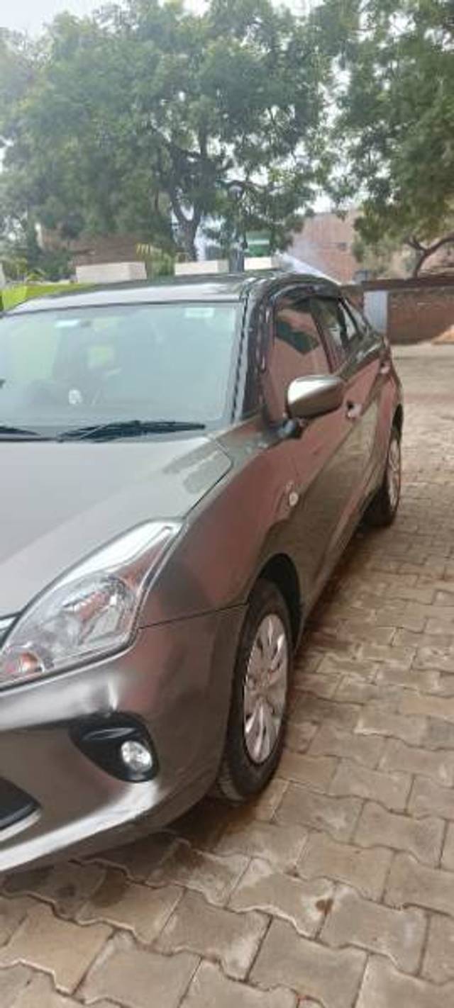 https://images10.gaadi.com/usedgaadi-sellcar/UsedCar/e532423ea/b82cff14-ec2f-4ef4-971f-2e09fac14e1e.jpg?imwidth=6402