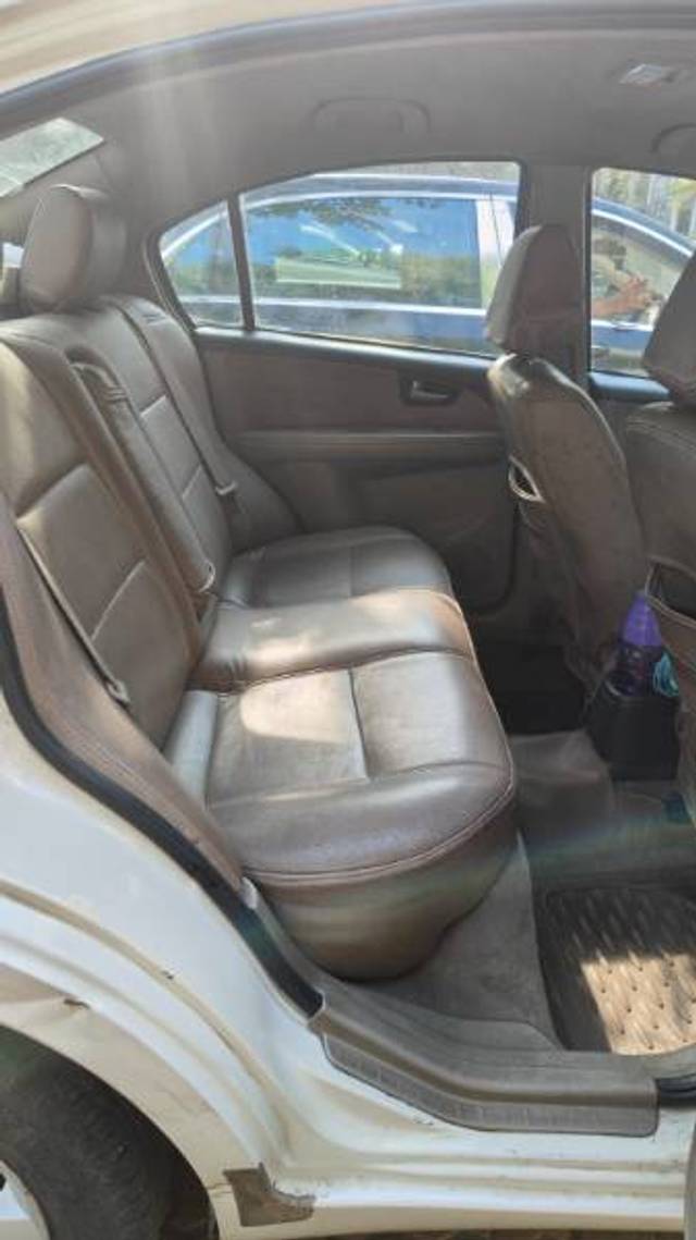 https://images10.gaadi.com/usedgaadi-sellcar/UsedCar/e5328e44a/bc72d69e-7ceb-422b-aa56-e862165234d5.jpg?imwidth=6401