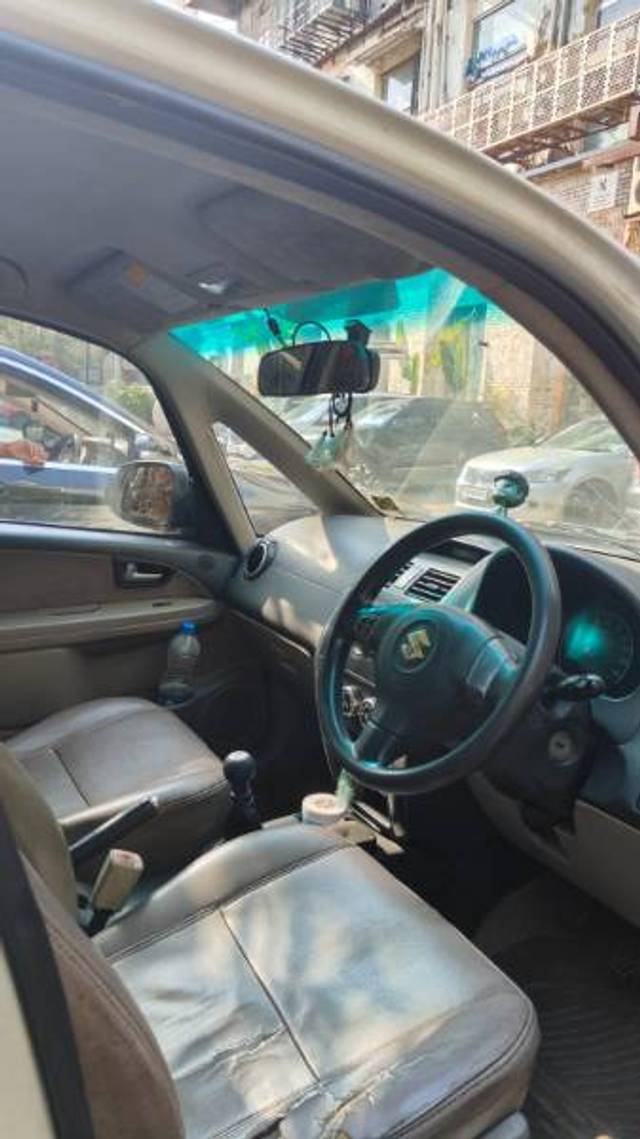 https://images10.gaadi.com/usedgaadi-sellcar/UsedCar/e5328e44a/e3025333-9e9c-45a2-a597-06a0a777aa83.jpg?imwidth=6402