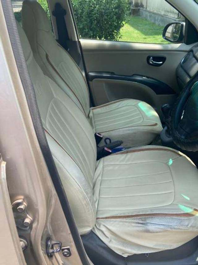 https://images10.gaadi.com/usedgaadi-sellcar/UsedCar/e532ac3fa/c9fae5f8-f5a4-474a-9428-ea845b96ea7d.jpg?imwidth=6402