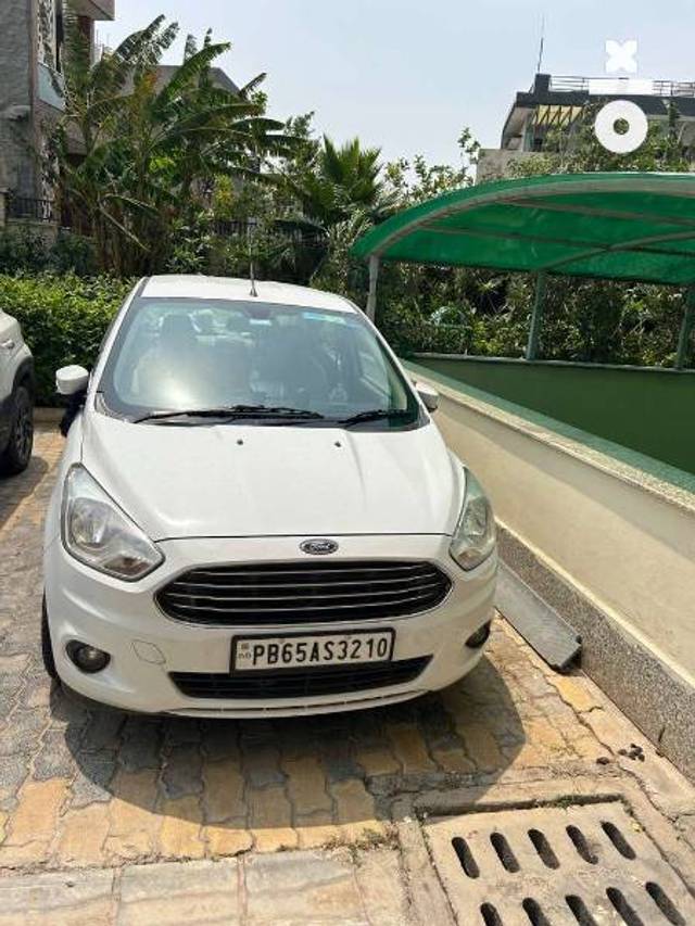 https://images10.gaadi.com/usedgaadi-sellcar/UsedCar/e533368ba/0419504d-2e46-4600-804e-bb4f5a235d71.jpg?imwidth=6400