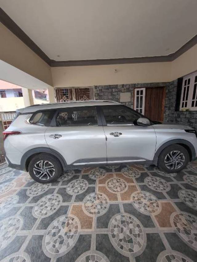 https://images10.gaadi.com/usedgaadi-sellcar/UsedCar/e5333f69a/fcdb5055-a285-44f2-b047-f8746b6ed019.jpg?imwidth=6401