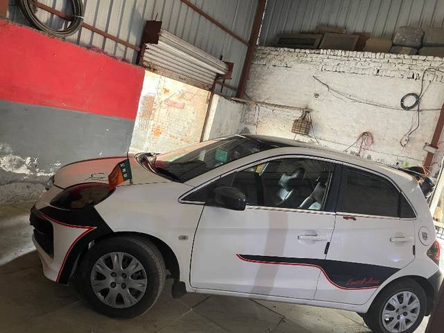 https://images10.gaadi.com/usedgaadi-sellcar/UsedCar/e533a6b7a/b96c7e28-bd99-4654-ba73-924f8765786a.jpeg?imwidth=6402