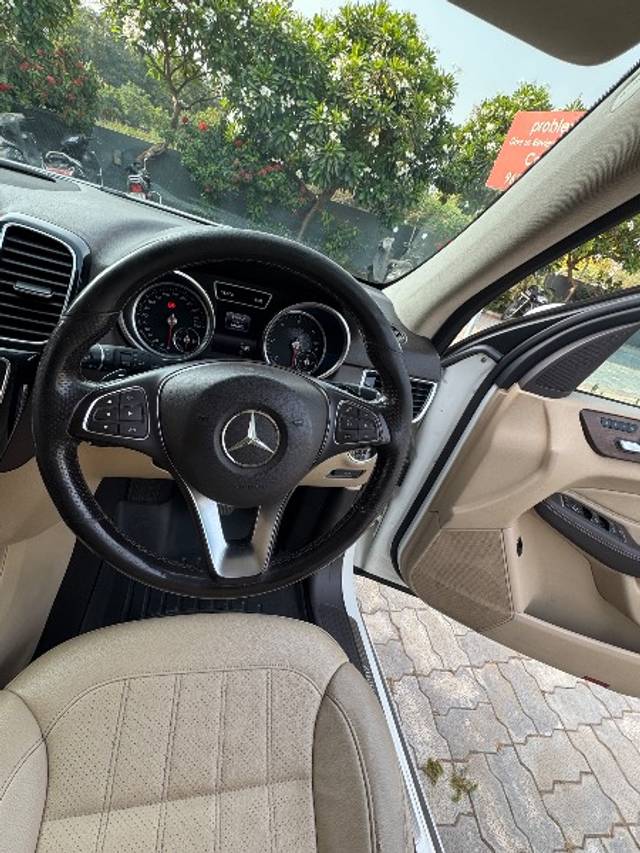 https://images10.gaadi.com/usedgaadi-sellcar/UsedCar/e533cceca/e9dff110-d70a-4307-8219-8a732b644fcf.jpeg?imwidth=6401