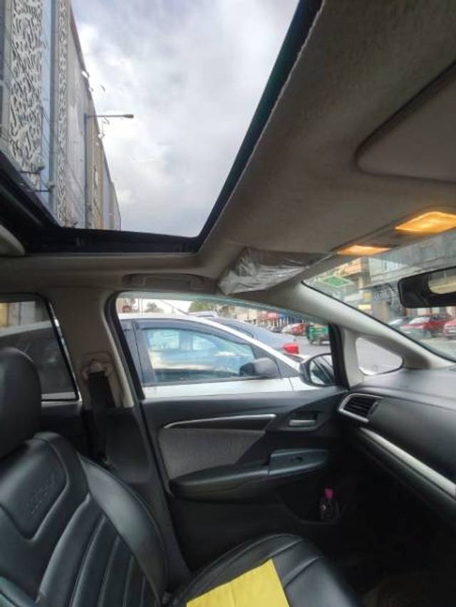 https://images10.gaadi.com/usedgaadi-sellcar/UsedCar/e533d625a/15dfe2a1-a694-42c3-81e2-2b3ad4eaa716.jpeg?imwidth=6401