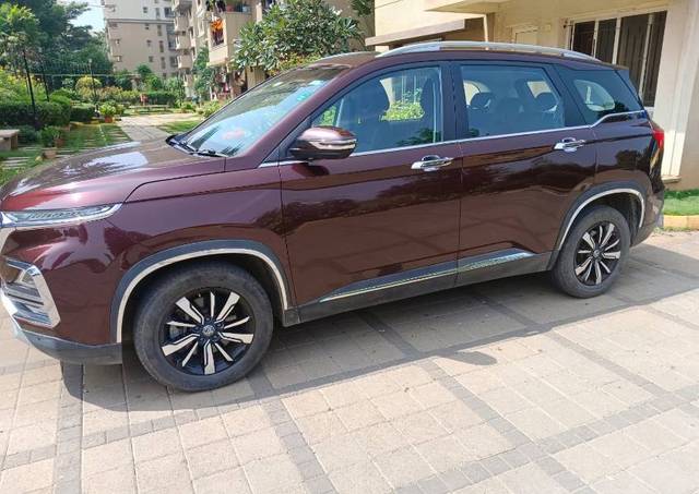 https://images10.gaadi.com/usedgaadi-sellcar/UsedCar/e533e92fa/3be44b09-0745-4ac0-a898-0f2e4397984a.jpg?imwidth=6400