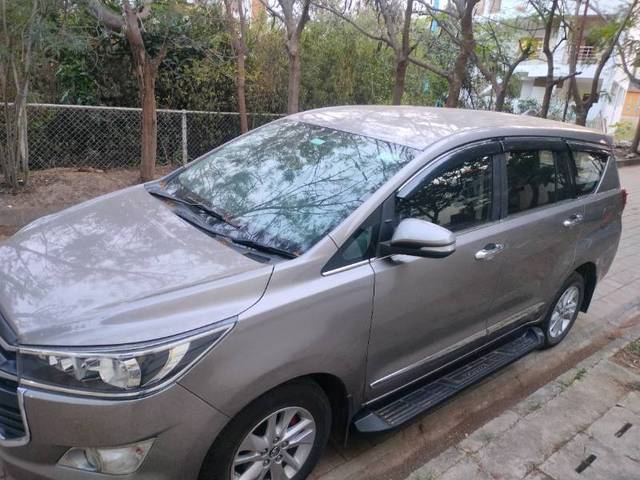 https://images10.gaadi.com/usedgaadi-sellcar/UsedCar/e533ec99a/10d6db19-94b6-4e62-9681-793bc21d4ed6.jpg?imwidth=6400