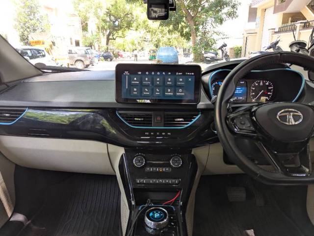 https://images10.gaadi.com/usedgaadi-sellcar/UsedCar/e533ed2ca/2e47f03d-8f72-42c2-abde-ec7ddbbfe9da.jpg?imwidth=6400