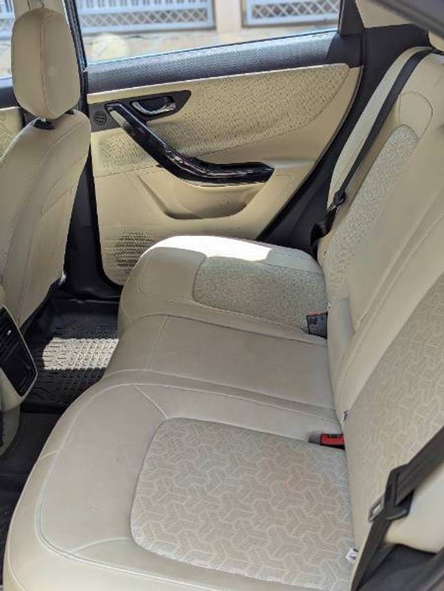 https://images10.gaadi.com/usedgaadi-sellcar/UsedCar/e533ed2ca/dbb10f99-87a1-4bac-ac07-4017b3190fc3.jpg?imwidth=6402