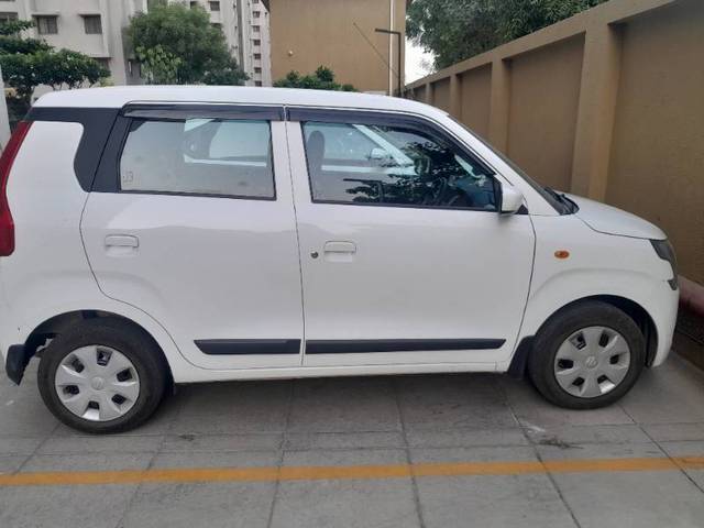 https://images10.gaadi.com/usedgaadi-sellcar/UsedCar/e533f22ba/39a33231-bc52-44aa-854e-814464023d75.jpg?imwidth=6401