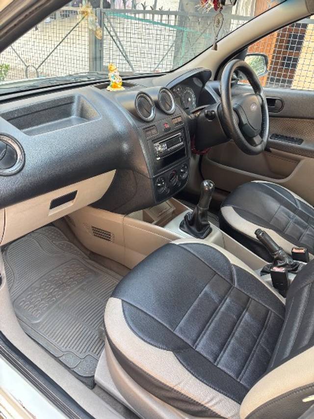https://images10.gaadi.com/usedgaadi-sellcar/UsedCar/e534091aa/f807f6d8-b4de-4804-b44b-09a230403e22.jpeg?imwidth=6402