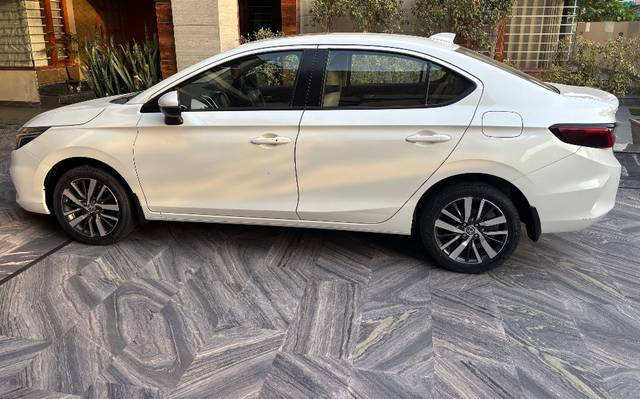 https://images10.gaadi.com/usedgaadi-sellcar/UsedCar/e53413d2a/2b04c2e2-342a-42e3-9840-1a8d2fe6a946.jpeg?imwidth=6402