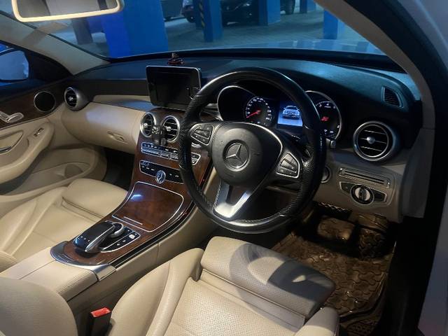 https://images10.gaadi.com/usedgaadi-sellcar/UsedCar/e5348165a/5cd44f96-ec80-40b6-a849-16bdda3bad17.jpeg?imwidth=6402