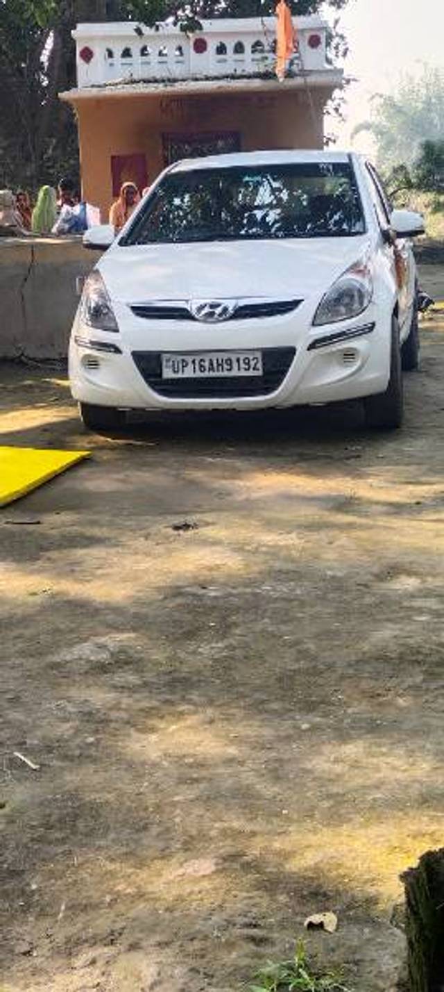 https://images10.gaadi.com/usedgaadi-sellcar/UsedCar/e5348699a/5e5d24a0-1d40-44ec-a0fc-87a425dcf5c9.jpg?imwidth=6401