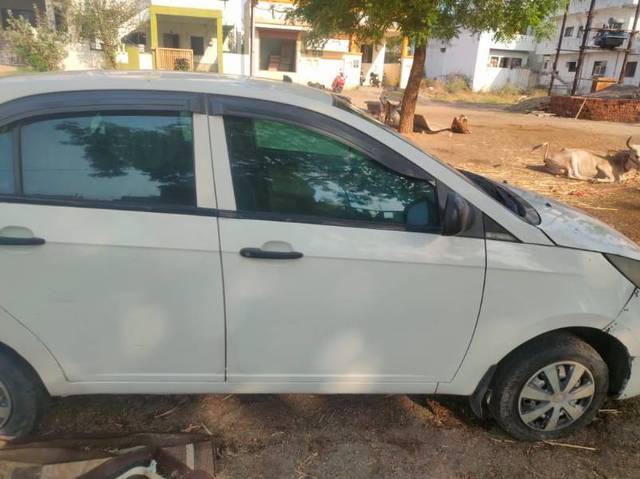 https://images10.gaadi.com/usedgaadi-sellcar/UsedCar/e5348a95a/26cda54f-bd97-4299-8be3-e6da4537d1f9.jpg?imwidth=6402