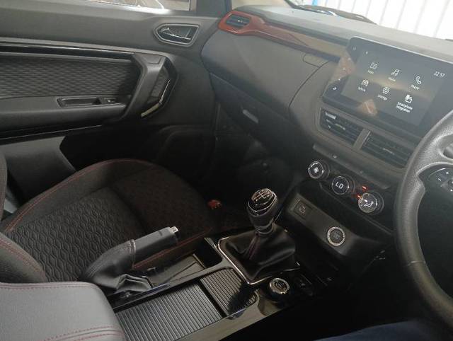 https://images10.gaadi.com/usedgaadi-sellcar/UsedCar/e534ad31a/66cd8929-ab4b-4fb8-87de-814771999815.jpg?imwidth=6401