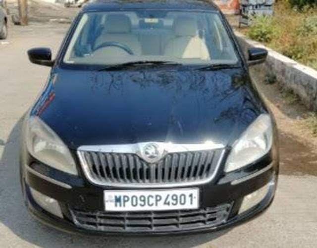 https://images10.gaadi.com/usedgaadi-sellcar/UsedCar/e534e74aa/7141d2a7-8e76-41b5-9129-d902c36f6738.jpg?imwidth=6400