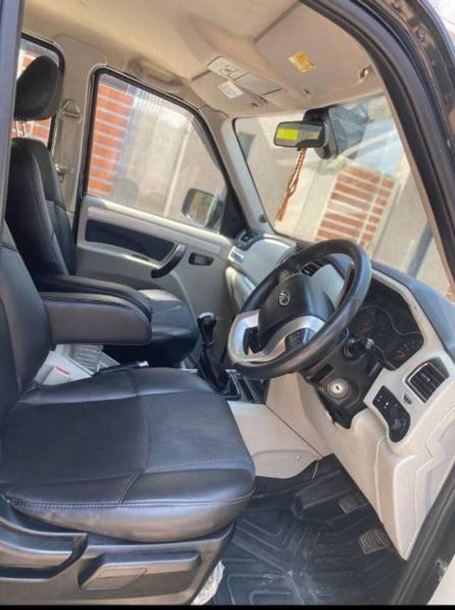 https://images10.gaadi.com/usedgaadi-sellcar/UsedCar/e534fccba/d73a0d47-3b5c-4750-9d3e-fe63033defdd.jpg?imwidth=6401