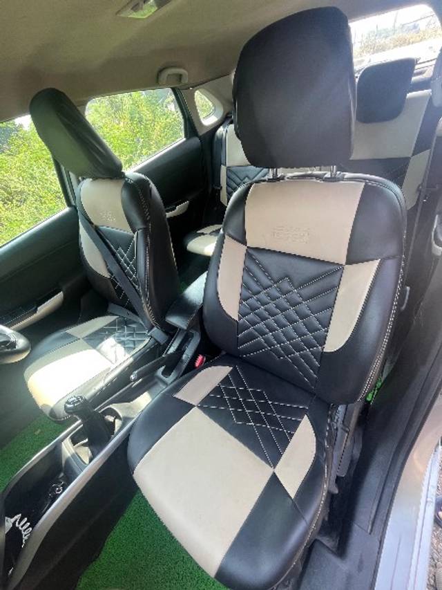 https://images10.gaadi.com/usedgaadi-sellcar/UsedCar/e53501c9a/3103e617-c4e0-44f9-a548-5e630588e260.jpeg?imwidth=6402